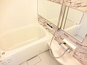 浴室乾燥機、追焚機能付の広々バスルーム！