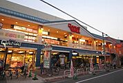 デイリーカナートイズミヤ桑津店 897m