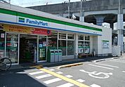 ファミリーマート桑津五丁目店 711m