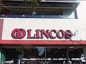 「リンコスベイタウン店」まで1030m (徒歩13分)品揃え豊富で毎日の食卓を支える、新鮮で安心なスーパーです。