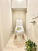 【トイレ】清潔感のある快適なトイレです。毎日気持ちよく使えます。