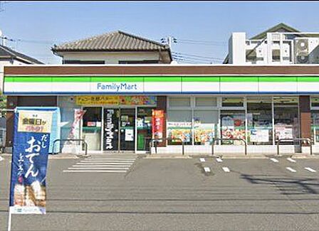 「ファミリーマート千葉黒砂台一丁目店」まで270m (徒歩4分)急な買い物はもちろん、ATM利用や公共料金の支払いなどにご利用いただけます。