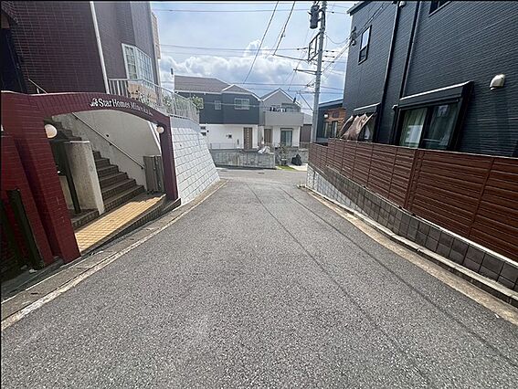 閑静な住宅街の...