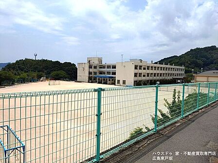 大町小学校 940m