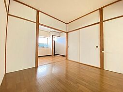 岡田3戸1貸家(中) 1階4LDKのリビング/ダイニング