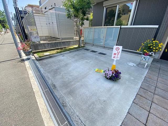8 / 11