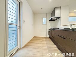 グローバルガーデン岐阜市柳津町丸野5丁目:キッチン
