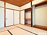 和室：【6帖和室】畳のある暮らしが楽しめる和室。リビングとつながる落ち着いた空間です。