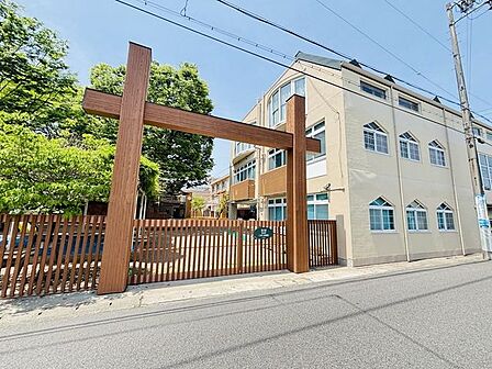 こばと幼稚園【教育目標 子ども達が、自分に期待できる人へと成長し、自立した社会生活が送れるよう、思いやりと主体性を育むこと】 1110m