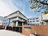 周辺：鶉小学校【鶉小学校】 1070m
