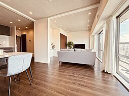 コーポ・シェイーネ 3LDKのリビング/ダイニング