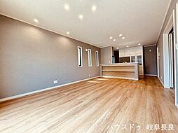 岐阜市六条江東II:リビング