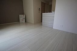 M-Base Honjo Kita 2階1LDKのリビング/ダイニング