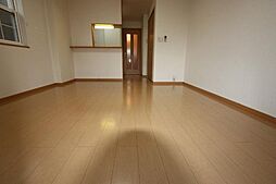 ドマーニ 2階1LDKのリビング/ダイニング