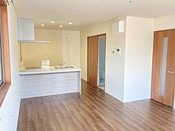 クレール岡田　B棟 1階3LDKのリビング/ダイニング