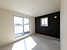 洋室：おひさまサンサンのお部屋になります。暖かい陽射しが嬉しいですね！