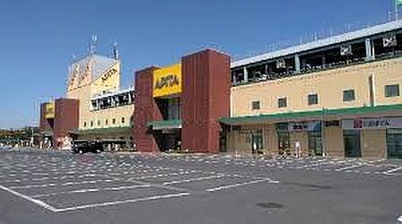 アピタ鳴海店 徒歩18分。 1400m