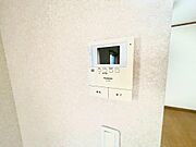 ボタンひとつで、顔も声も確認。
