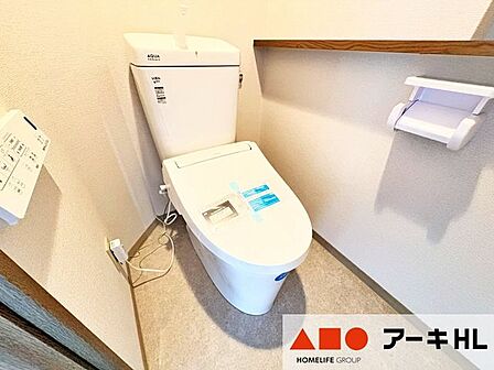 トイレ便座新調♪床・クロス貼替済♪