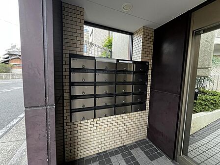 建物内に設置されているため、雨の日でも安心です。