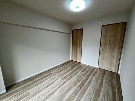 収納付きの洋室。お部屋をすっきり使えます。