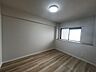 洋室：シンプルな内装で、お好みの家具とも合わせやすいお部屋です。