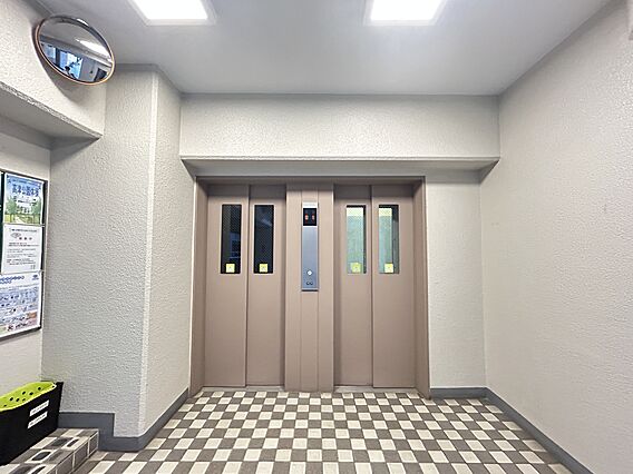 エレベーターは...