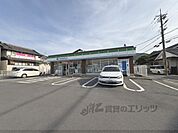 ファミリーマート　香芝二上駅前店まで750メートル