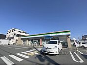 ファミリーマート　香芝真美ケ丘二丁目店まで350メートル