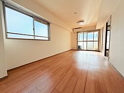 レインボー二女子 502 5階3LDKのリビング/ダイニング