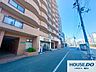 外観：前面道路含む現地写真