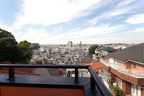 2階バルコニー...