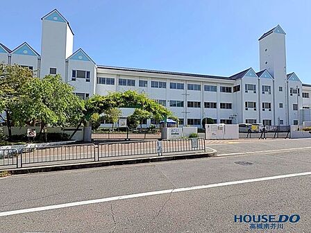 高槻市立阿武山小学校 940m
