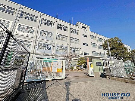 高槻市立芝生小学校 480m