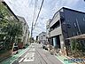 外観：東側約6.2mの公道に面した整形地。車の出し入れや日々の移動もスムーズに行える好配置です。