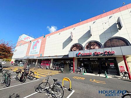 万代高槻緑町店 480m