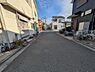外観：南東側前面道路幅員約5.5ｍ