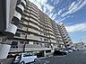 駐車場：駐車場は屋内駐車場もございます♪通路が広く、楽々駐車できます♪