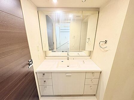 交換前の洗面化粧台(新品へ交換します)