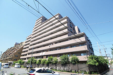 福生駅より徒歩5分のロイヤルステージ福生・3階角住戸のご紹介です♪ただいま内装リフォーム中!キレイになった室内に気持ち良くご入居いただけます!