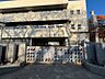 周辺：東中学校　1300m　徒歩約17分　教育目標「よく考える生徒・心豊かな生徒・心身ともに逞しい生徒・勤労奉仕の心をもつ生徒」　校訓「賢く・優しく・逞しく・美しく」
