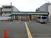 ファミリーマート茨木中穂積店 徒歩4分。 270m