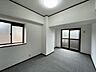 洋室：7.7帖洋室北側のお部屋になりますが2面採光のため明るく過ごしやすい空間です。