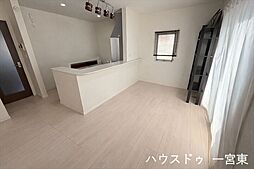 一宮市木曽川町里小牧字笹原：リビング