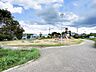 周辺：阿古井池公園【広い広場を備えた公園は、開放感あふれる空間で、子どもから大人までゆったり楽しめる憩いの場です。駐車場があり、バリアフリー対応の公園です。一時避難場所にも指定されています。】 870m