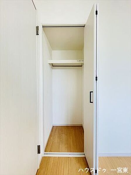 【5帖洋室】収納スペース充実！お部屋を広く使えます。