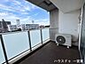 バルコニー：※家具/小物消しの加工をしています洗濯物をしっかり干せる広さと、ちょっとしたくつろぎスペースとしても活用できる開放的なバルコニーです。