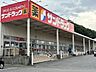 周辺：サンドラッグ四日市店営業時間：10：00〜21：00駐車場完備。日用品や食料品も取り扱っている。カウンセリング化粧品が35％引き・ポイント15倍。クレジットカード・電子マネー・スマホ決済利用可…