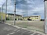 周辺：四日市市立大矢知興譲小学校校名の由来は大矢知は旧大矢知村に由来するが、興譲は、『大学』の一節「一家仁一国興仁、一家譲一国興譲」と教育の道を諭したものから。学ぶことが楽しい学校がめざす学 2440m
