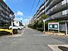 外観：北側の全面道路です。車の出し入れがしやすい幅があります。（2025年8月19日　撮影）